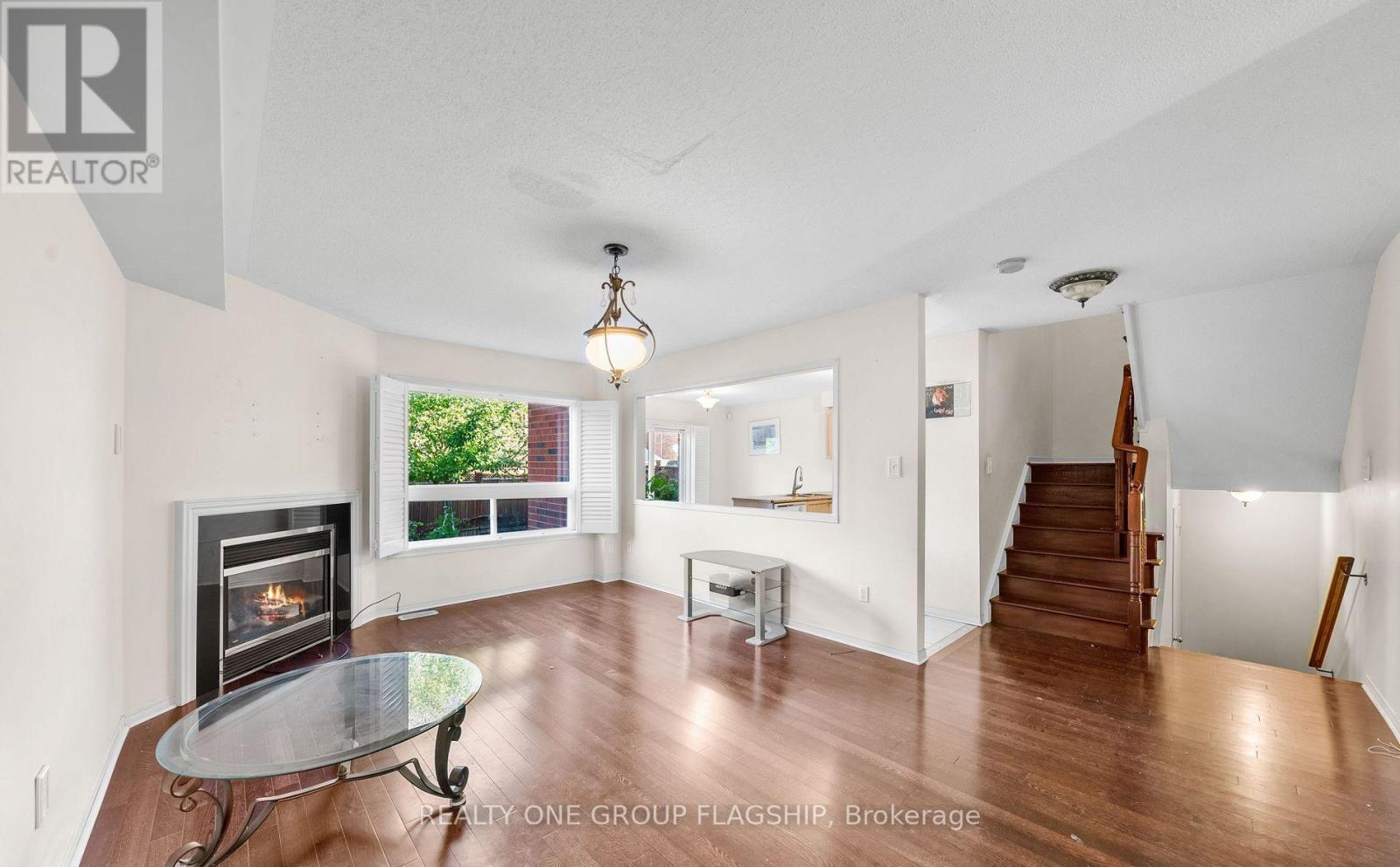 909 Oaktree Crescent, Newmarket, Ontario  L3X 2Z1 - Photo 7 - N12885216