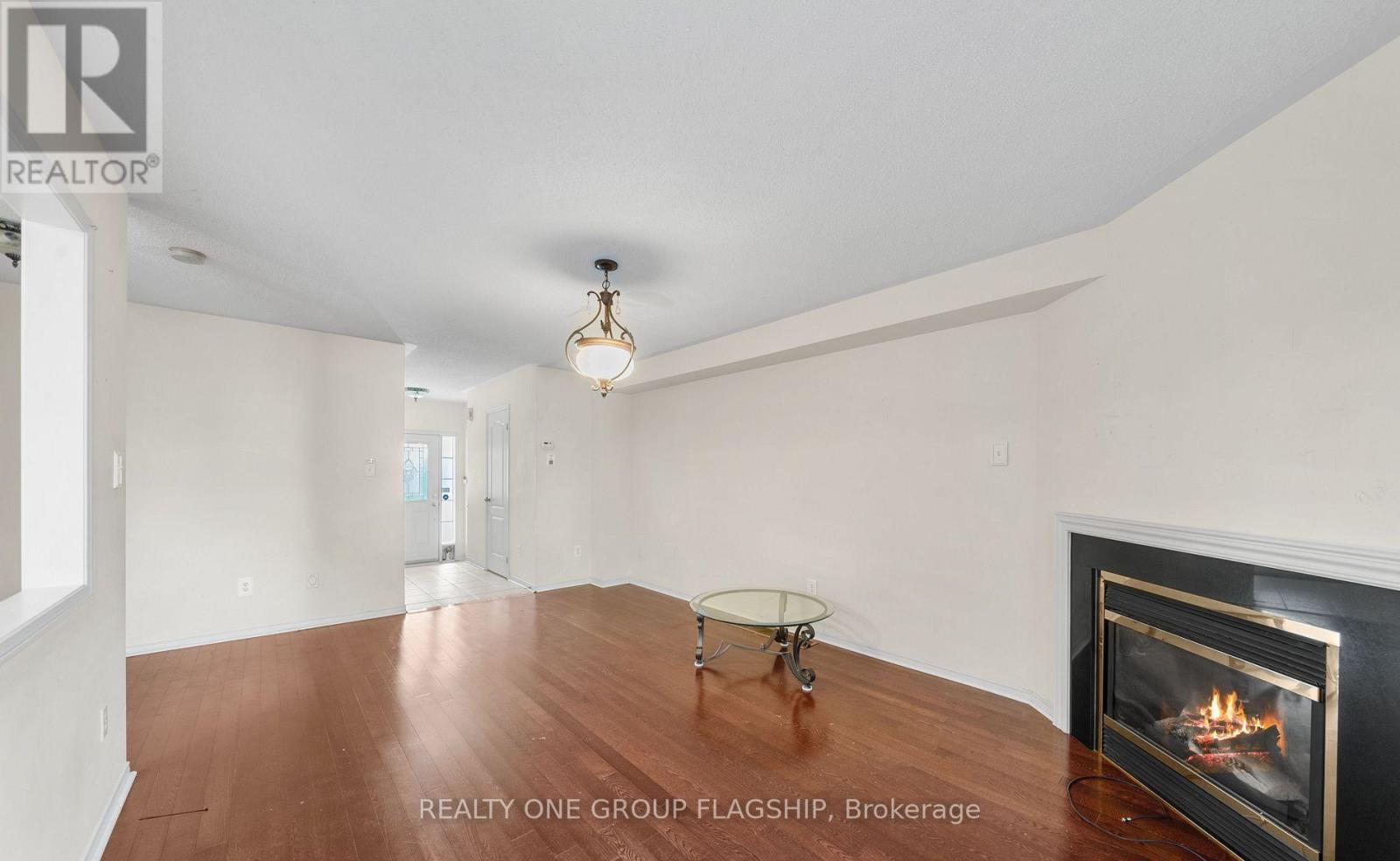 909 Oaktree Crescent, Newmarket, Ontario  L3X 2Z1 - Photo 8 - N12885216