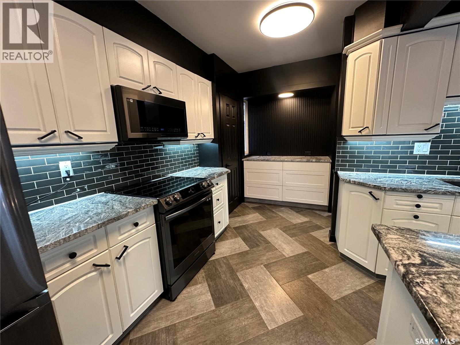 801 5th Avenue, Whitewood, Saskatchewan  S0G 5C0 - Photo 11 - SK027731