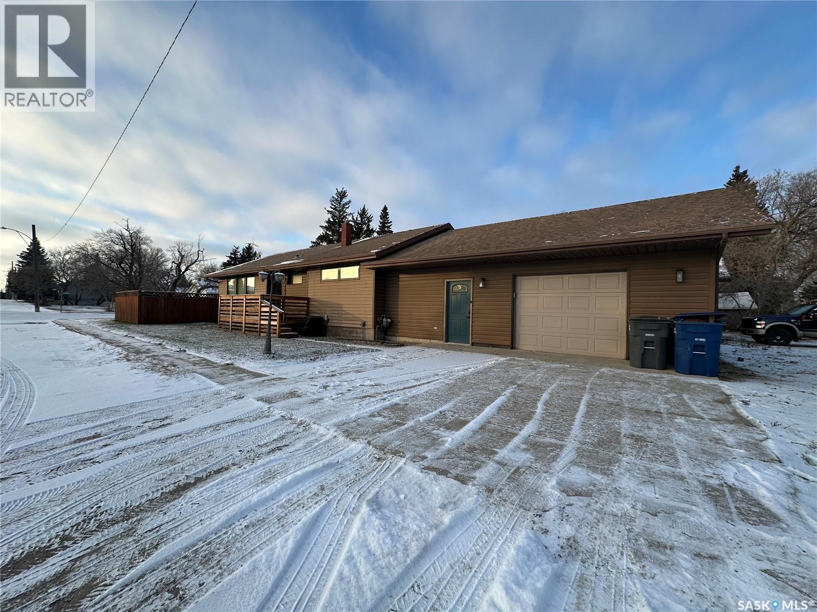 801 5th Avenue, Whitewood, Saskatchewan  S0G 5C0 - Photo 2 - SK027731