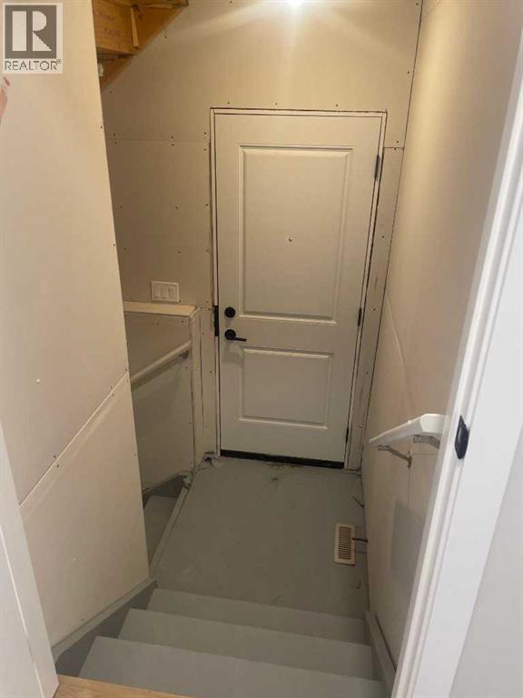 9 Bayview Mews Sw, Airdrie, Alberta  T4B 5P1 - Photo 11 - A2293386