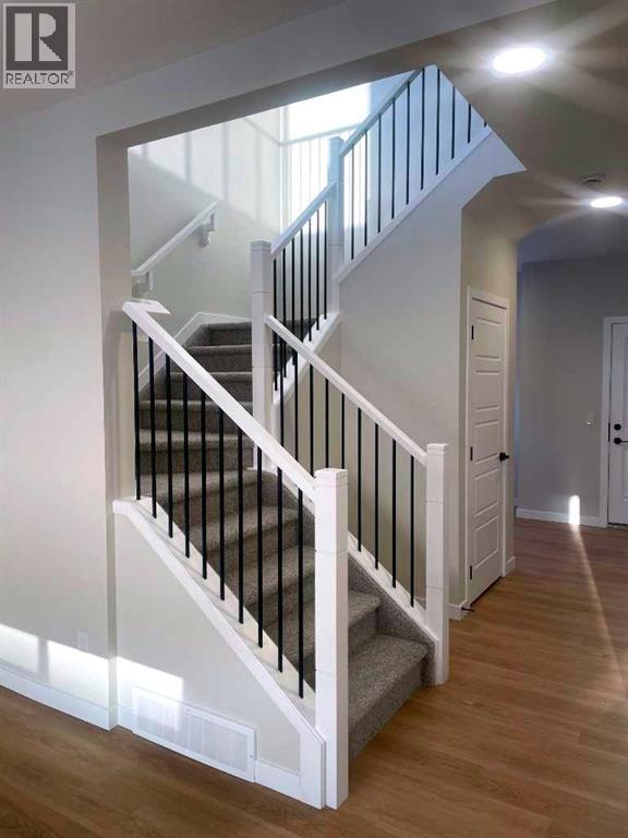 9 Bayview Mews Sw, Airdrie, Alberta  T4B 5P1 - Photo 12 - A2293386