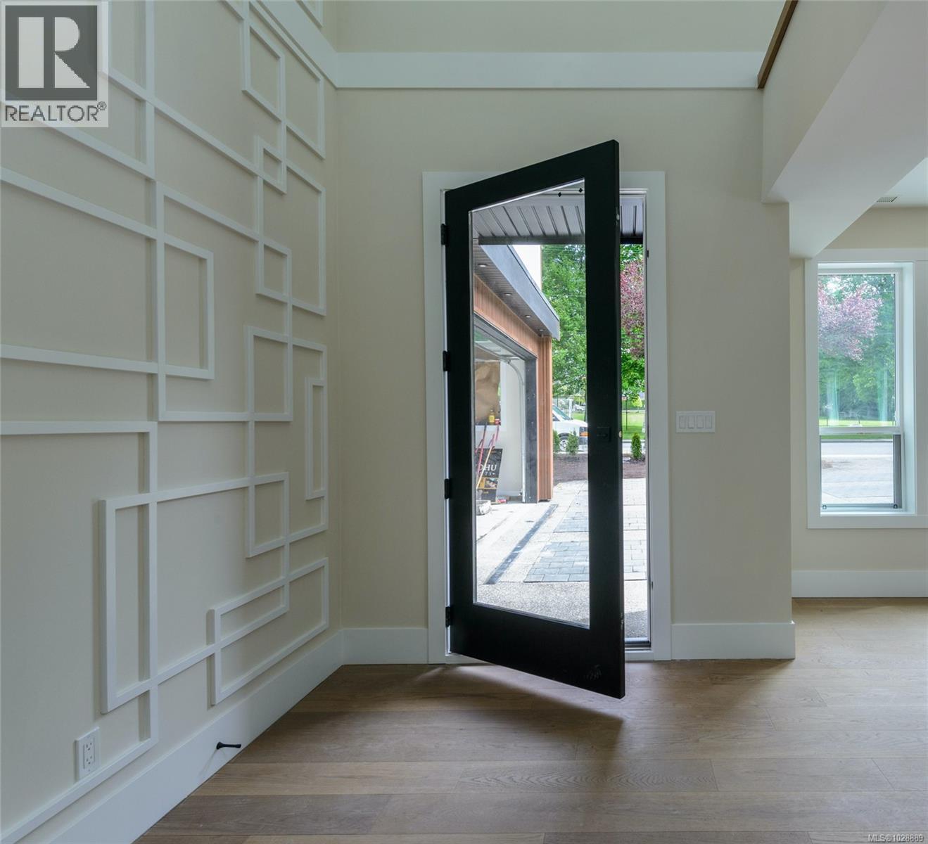 1246 Reynolds Rd, Saanich, British Columbia