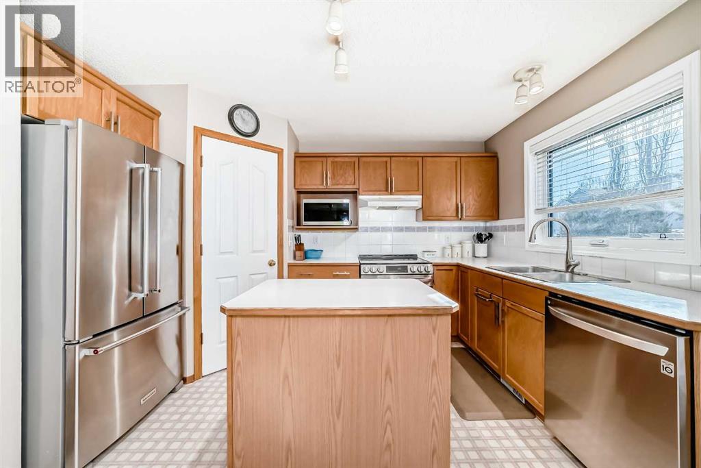 129 Somerset Drive Sw, Calgary, Alberta  T2Y 3C8 - Photo 2 - A2290871