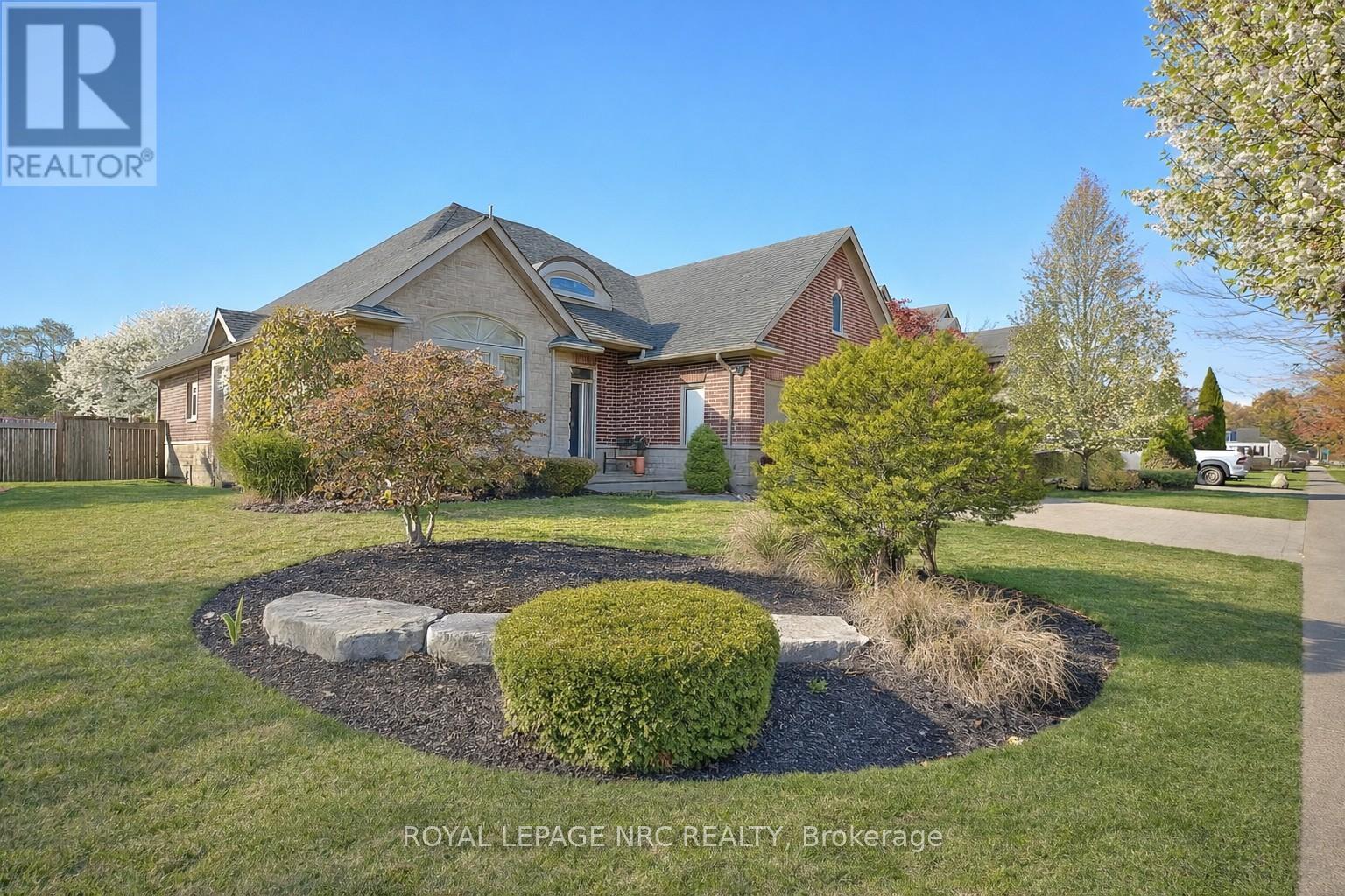 45 Timber Creek Crescent, Pelham (Fonthill), Ontario  L3E 0P3 - Photo 2 - X12779446