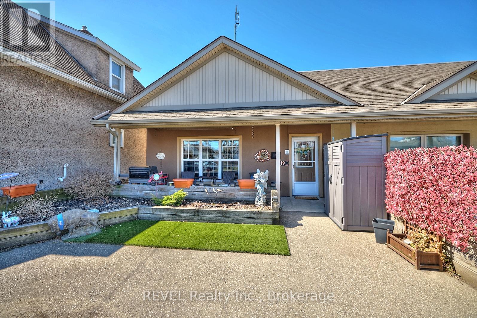 19 KNOLL STREET, port colborne (main street), Ontario