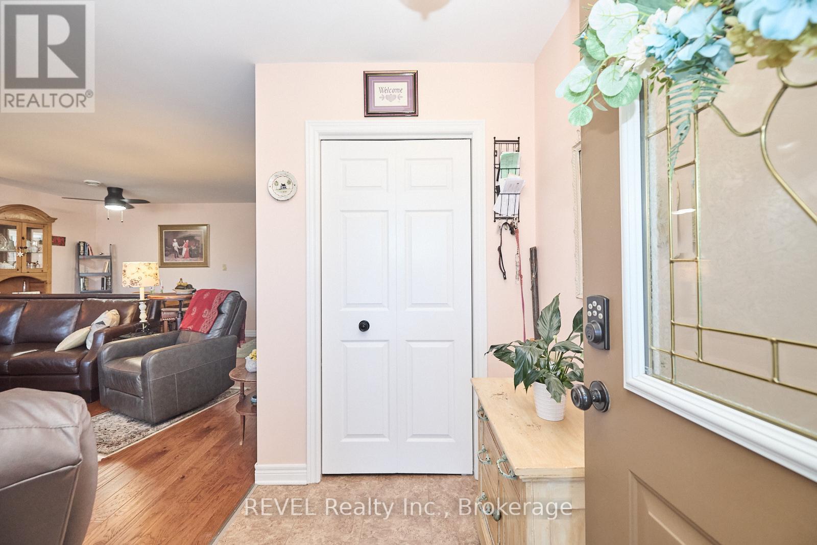 19 Knoll Street, Port Colborne, Ontario  L3K 5A4 - Photo 10 - X12885236