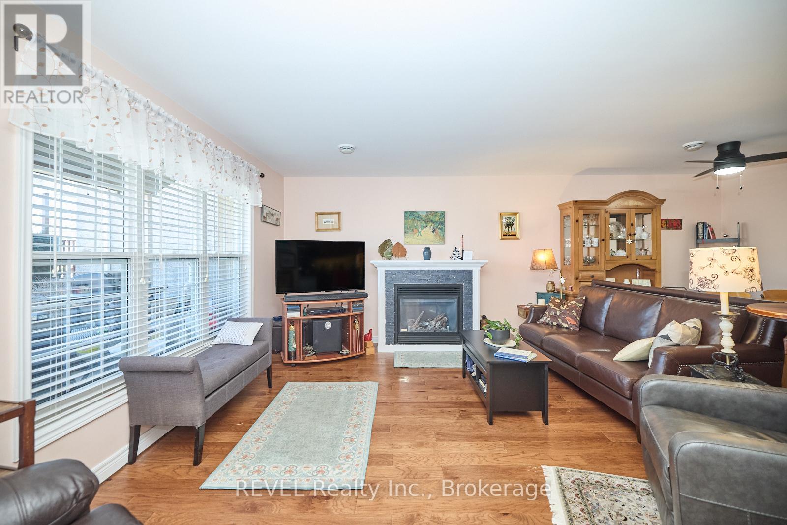 19 Knoll Street, Port Colborne, Ontario  L3K 5A4 - Photo 11 - X12885236