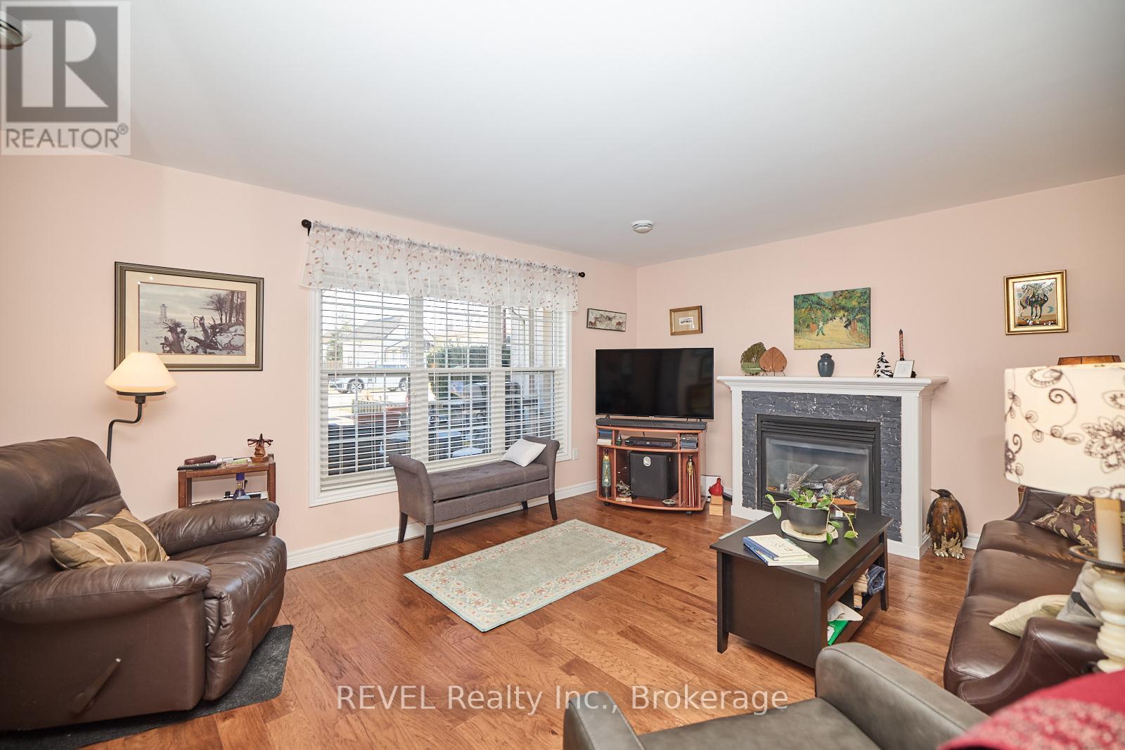 19 Knoll Street, Port Colborne, Ontario  L3K 5A4 - Photo 12 - X12885236