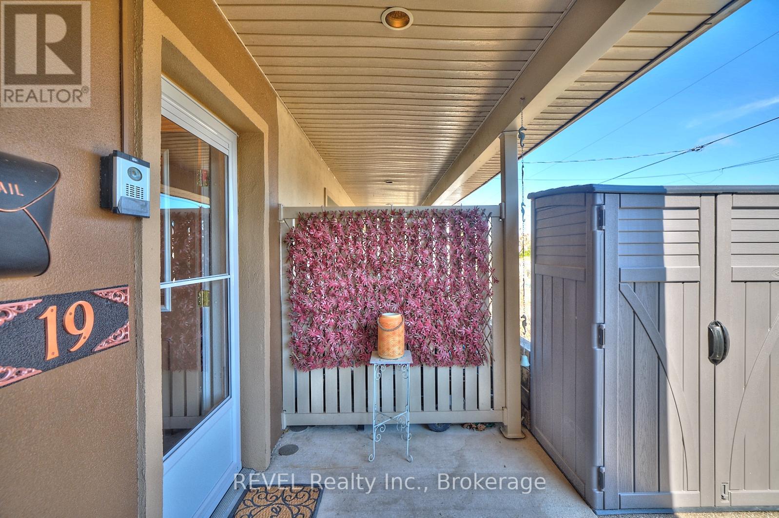 19 Knoll Street, Port Colborne, Ontario  L3K 5A4 - Photo 8 - X12885236