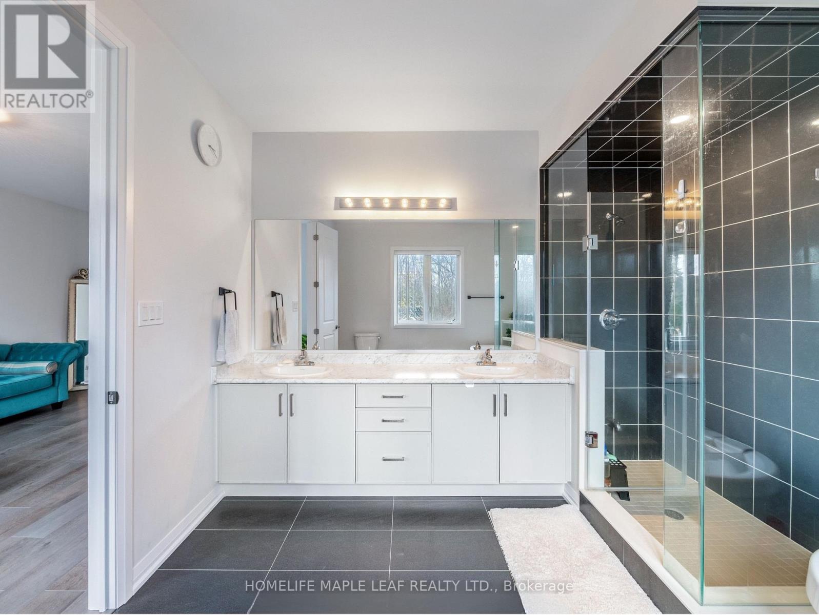 1028 Hardy Way, Innisfil, Ontario  L0L 1W0 - Photo 12 - N12852308