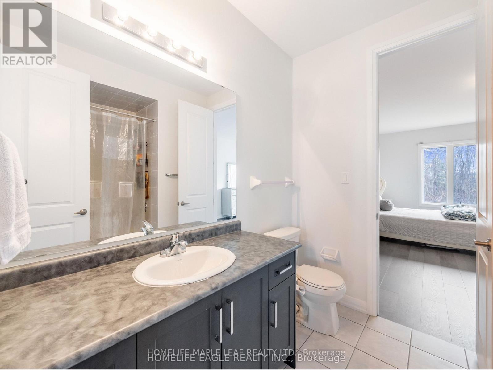 1028 Hardy Way, Innisfil, Ontario  L0L 1W0 - Photo 5 - N12852308