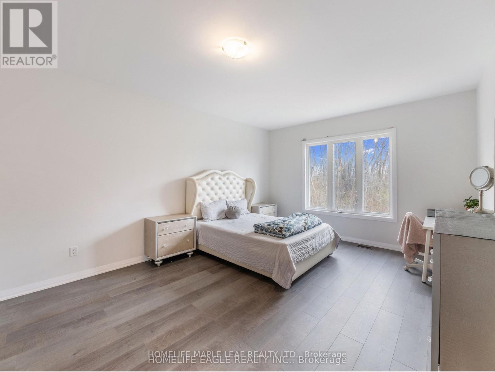 1028 Hardy Way, Innisfil, Ontario  L0L 1W0 - Photo 9 - N12852308