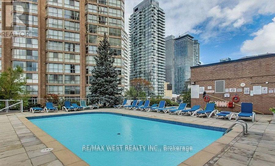 1515 - 44 St Joseph Street, Toronto, Ontario  M4Y 2W4 - Photo 10 - C12885256