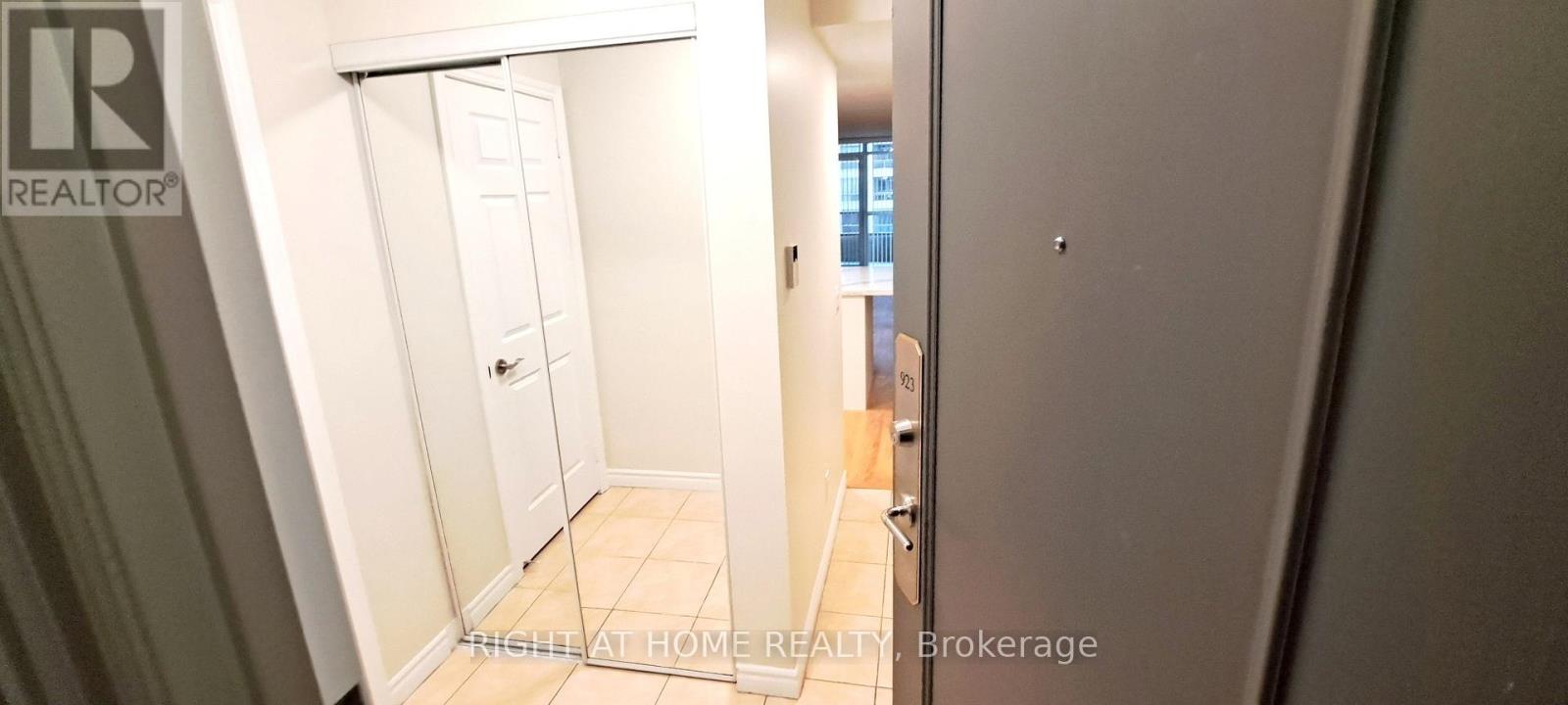 923 - 5233 Dundas Street W, Toronto, Ontario  M9B 6M1 - Photo 6 - W12885258