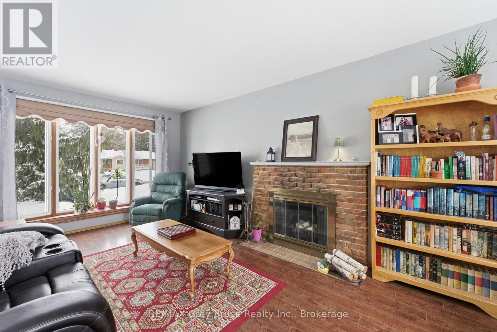 235 5th Avenue, Hanover, Ontario  N4N 2C3 - Photo 13 - X12885262