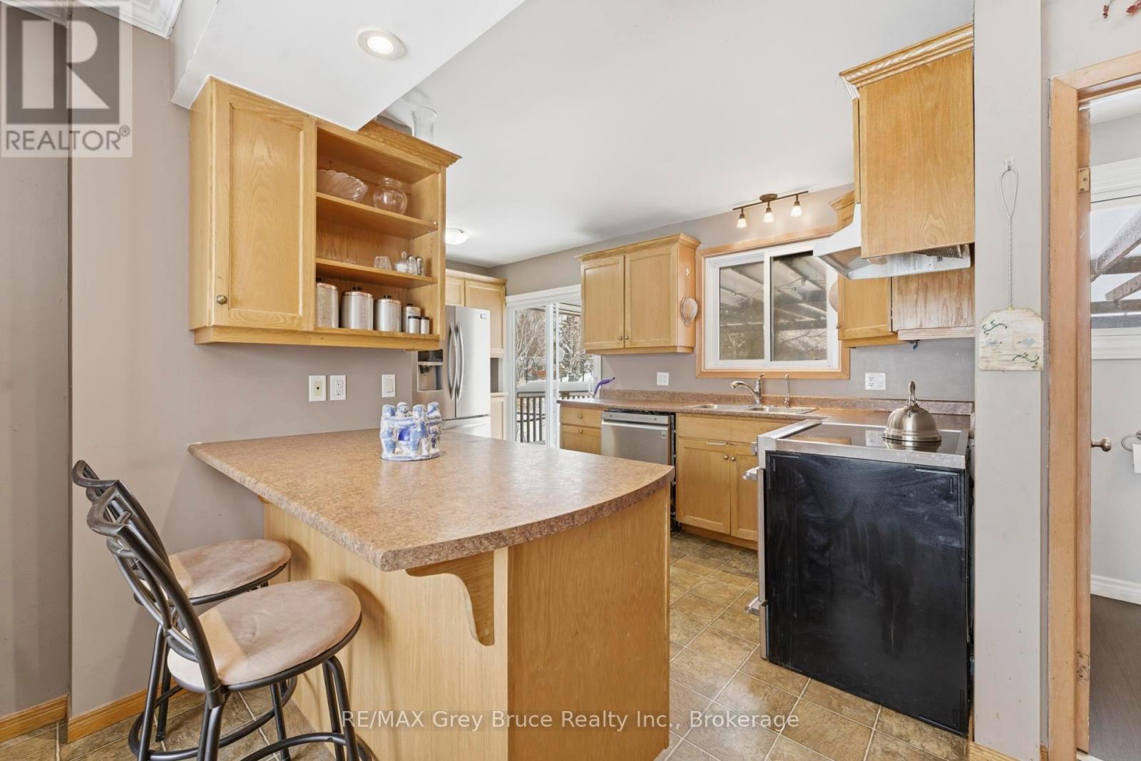 235 5th Avenue, Hanover, Ontario  N4N 2C3 - Photo 6 - X12885262