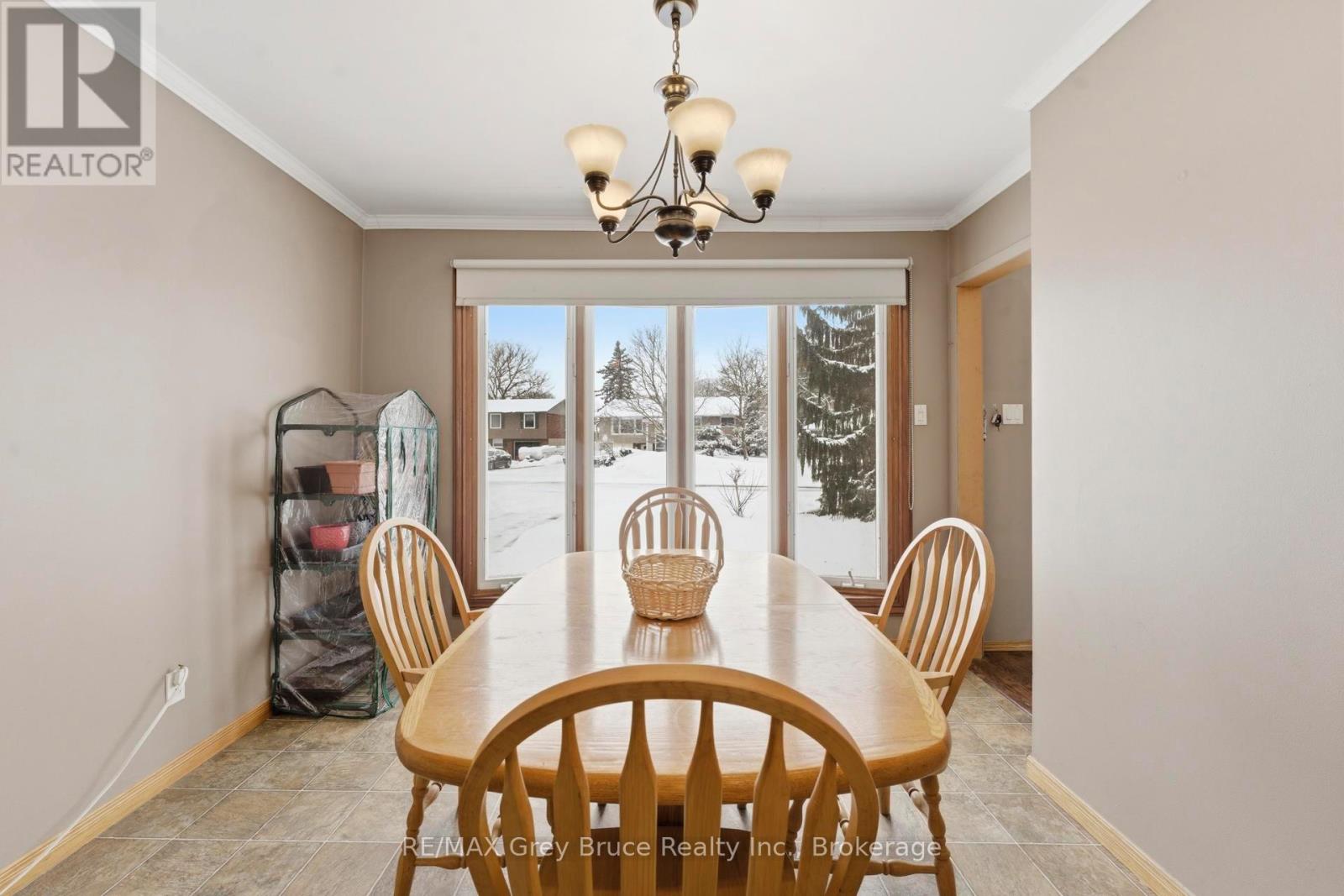 235 5th Avenue, Hanover, Ontario  N4N 2C3 - Photo 9 - X12885262