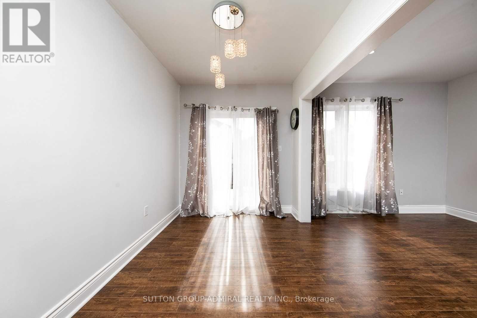 Main - 189 Warwick Crescent, Newmarket, Ontario  L3X 2S3 - Photo 13 - N12885274