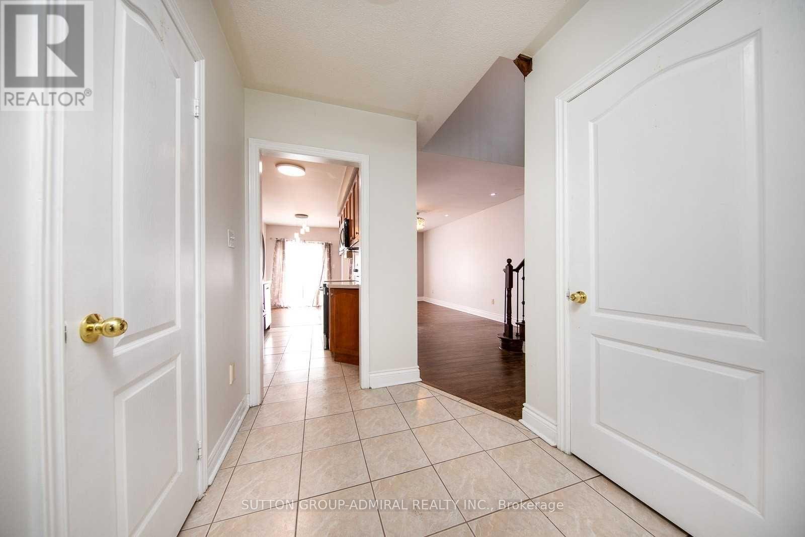 Main - 189 Warwick Crescent, Newmarket, Ontario  L3X 2S3 - Photo 4 - N12885274