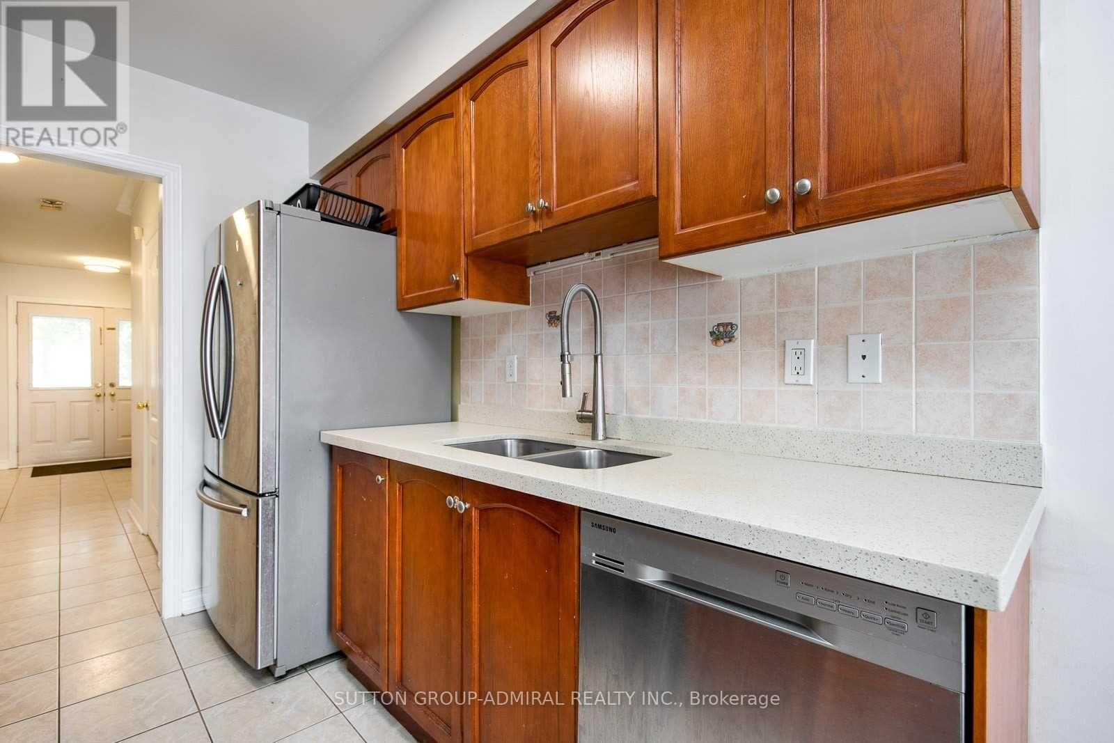 Main - 189 Warwick Crescent, Newmarket, Ontario  L3X 2S3 - Photo 7 - N12885274