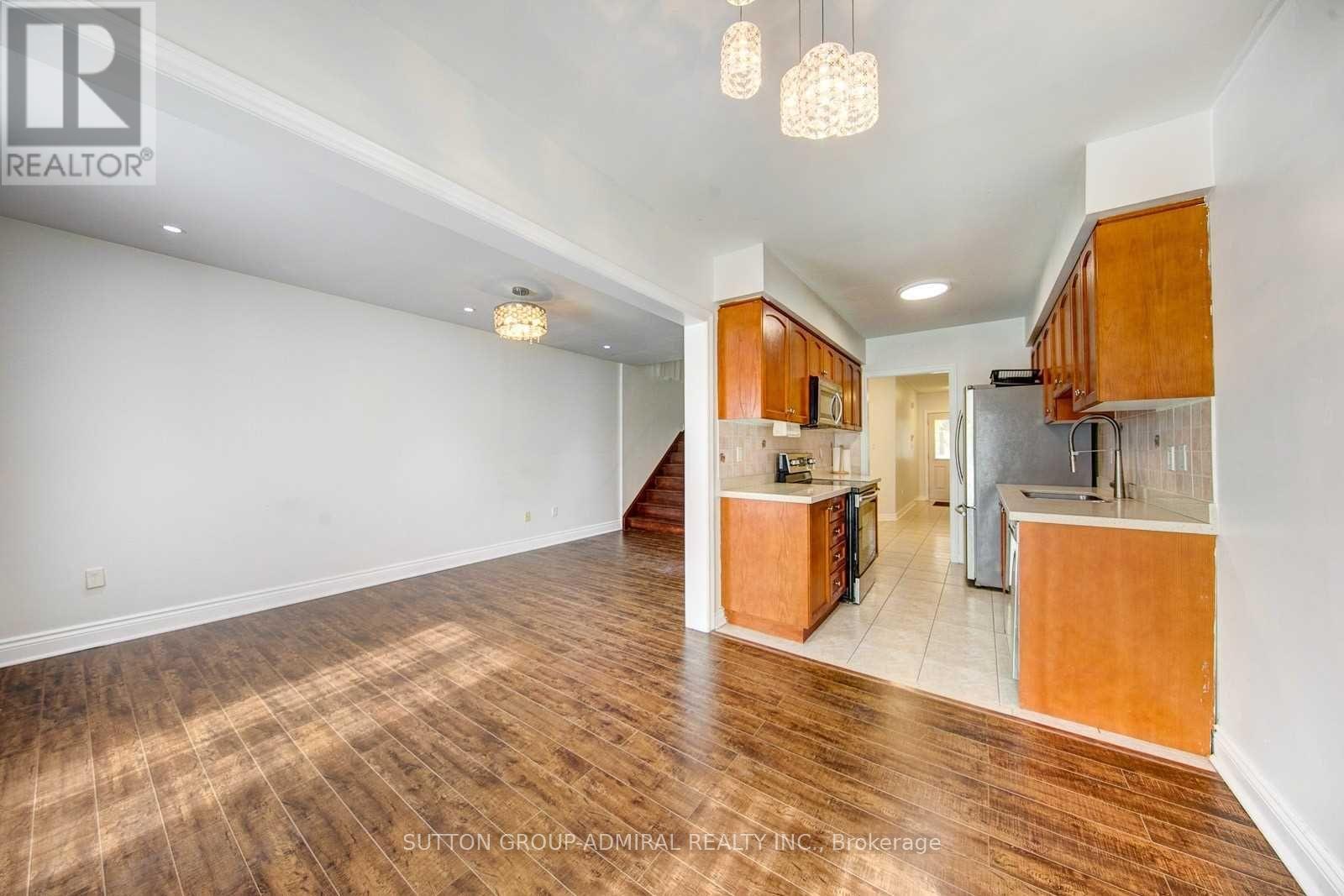 Main - 189 Warwick Crescent, Newmarket, Ontario  L3X 2S3 - Photo 9 - N12885274