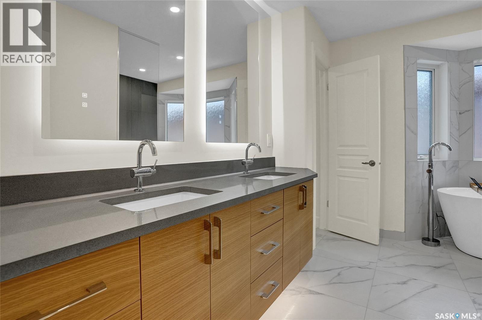 9275 Wascana Mews, Regina, Saskatchewan  S4V 2W4 - Photo 24 - SK030235