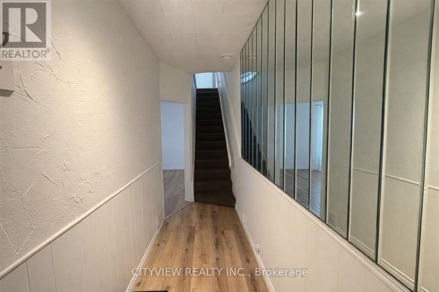 281 Wentworth Street, Hamilton, Ontario L8L 5V9 - Photo 4 - X12885270