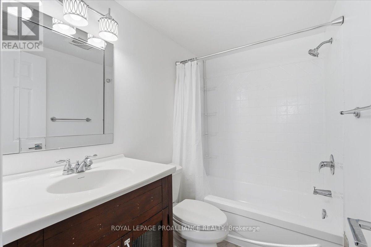 28 Fairway Avenue, Belleville (Belleville Ward), Ontario  K8N 4B3 - Photo 13 - X12749966