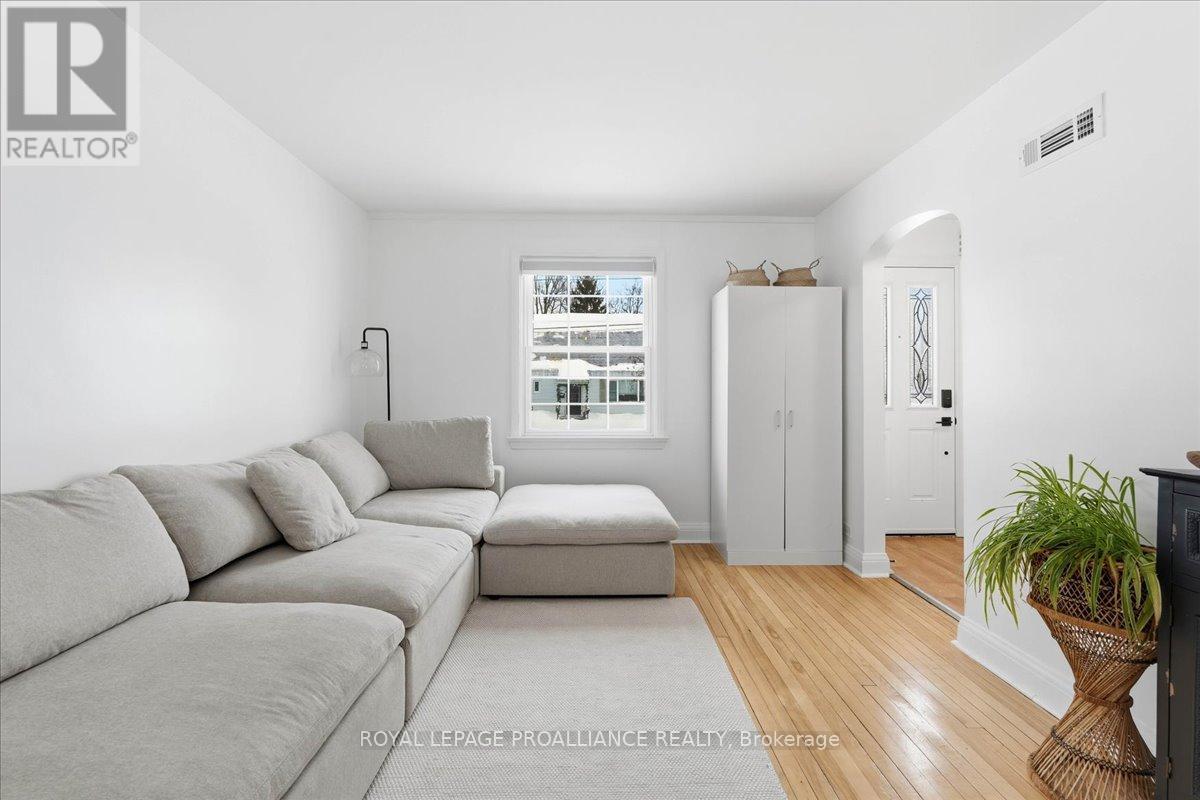 28 Fairway Avenue, Belleville (Belleville Ward), Ontario  K8N 4B3 - Photo 5 - X12749966