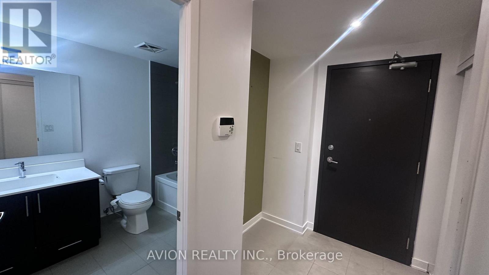 611 - 11 Superior Avenue, Toronto (Mimico), Ontario  M8V 0A7 - Photo 4 - W12833626