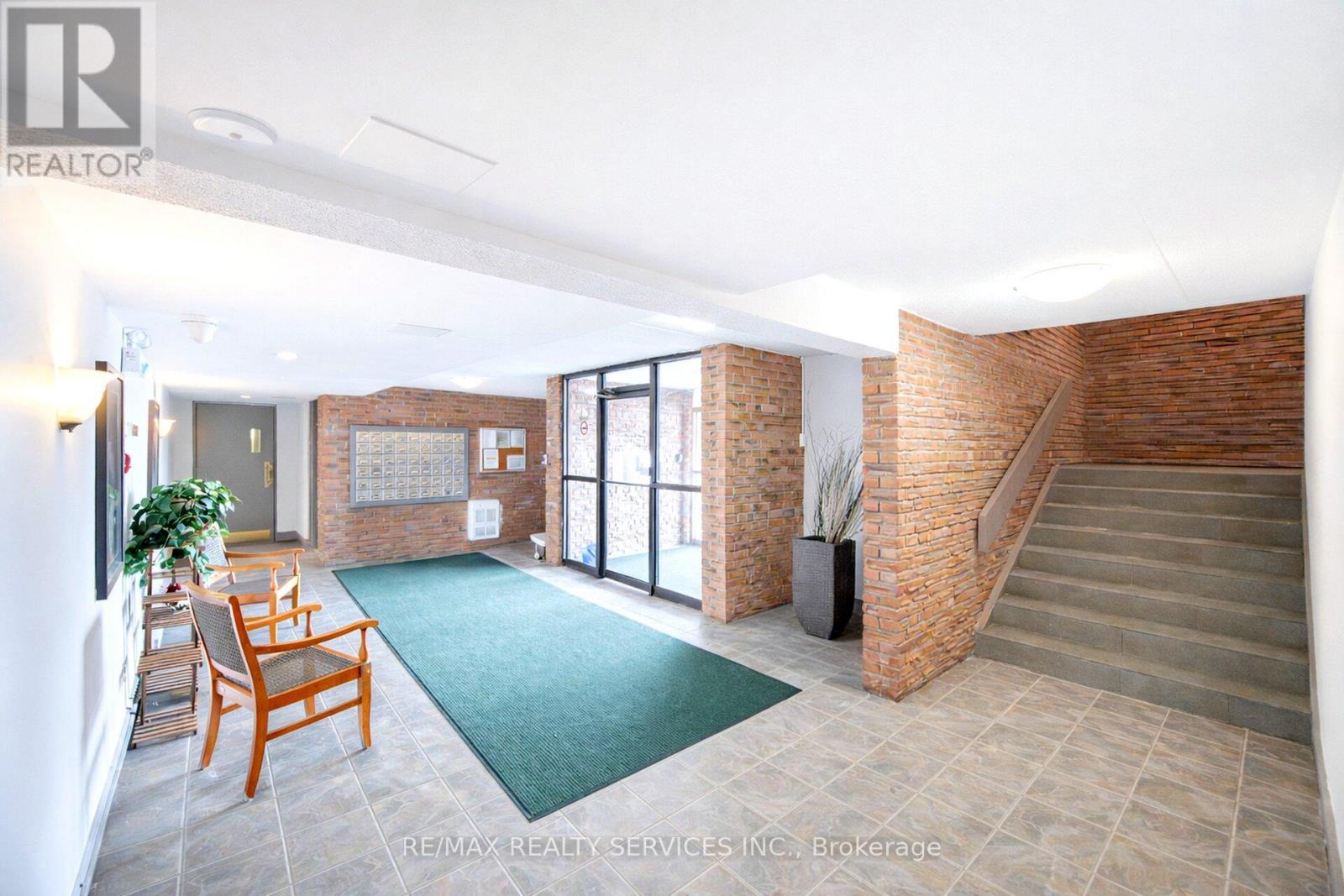 105 - 580 Mary Street E, Whitby, Ontario  L1N 2R3 - Photo 4 - E12884906