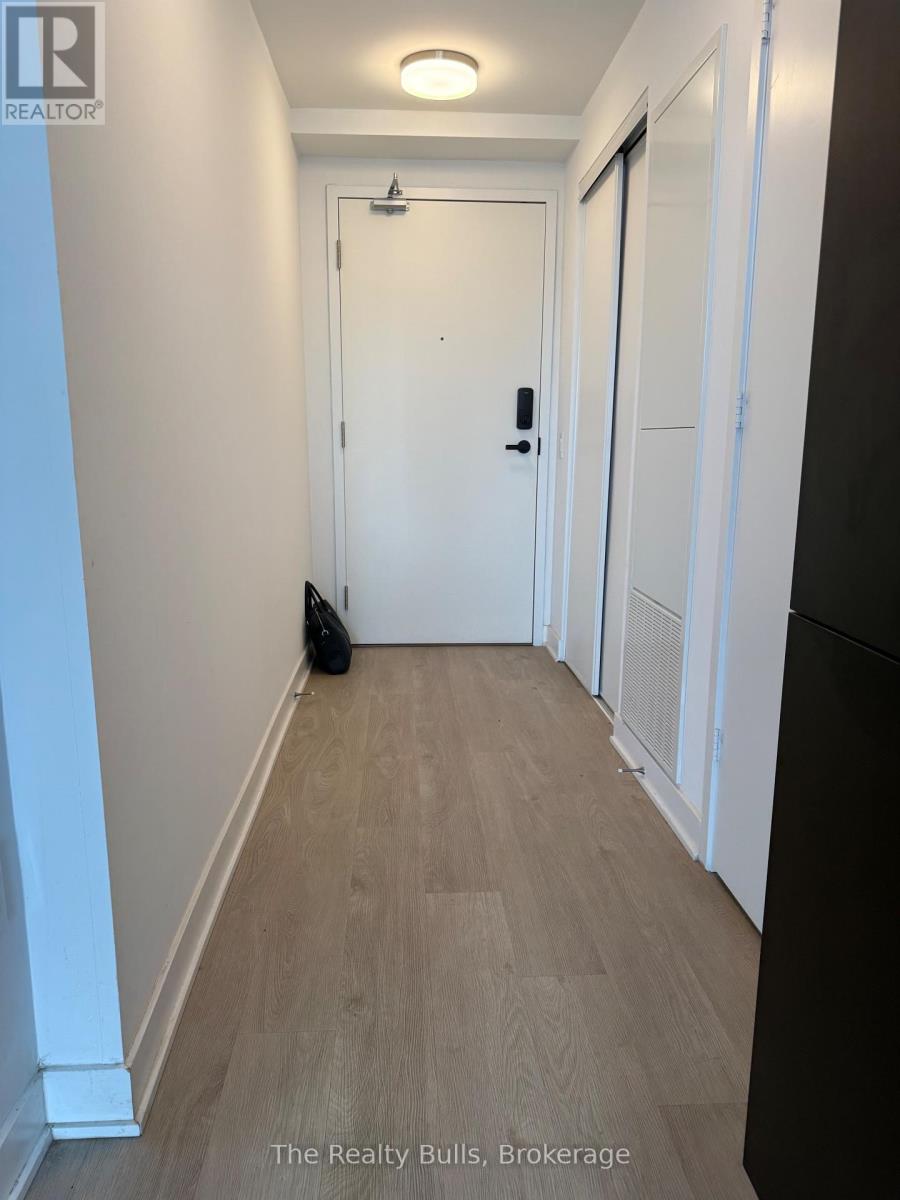 2102 - 3900 Confederation Parkway, Mississauga, Ontario  L5B 0M3 - Photo 2 - W12882010