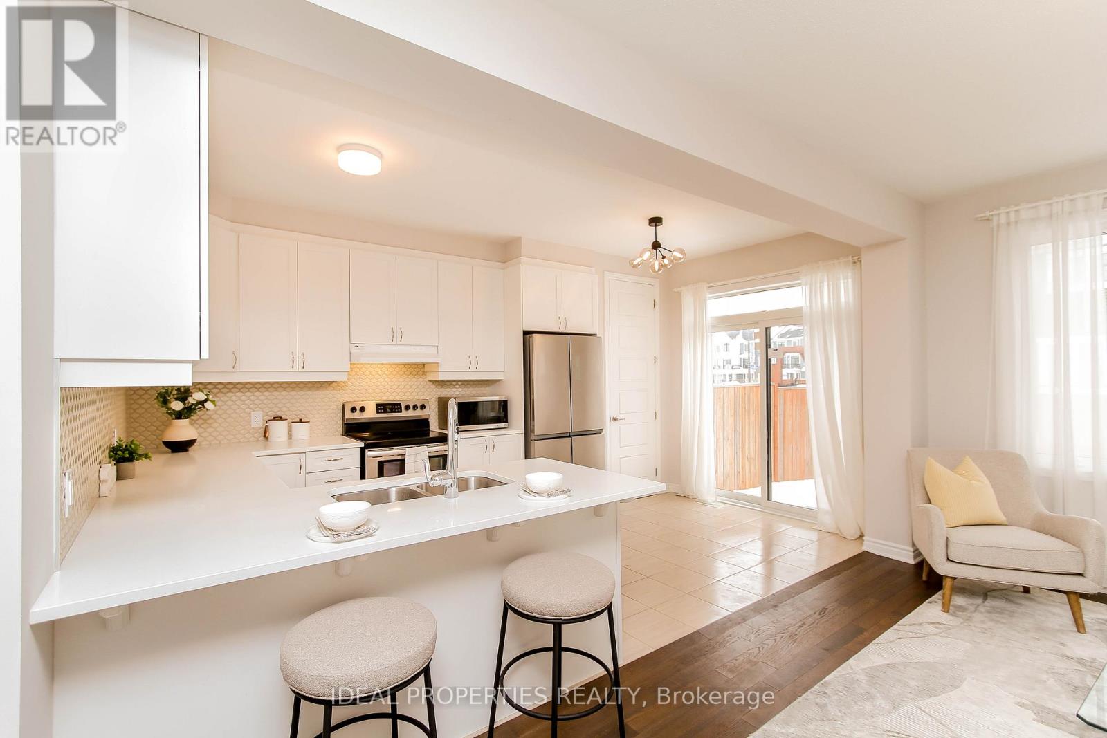 703 Derreen Avenue, Ottawa, Ontario  K2S 2Z2 - Photo 15 - X12885294