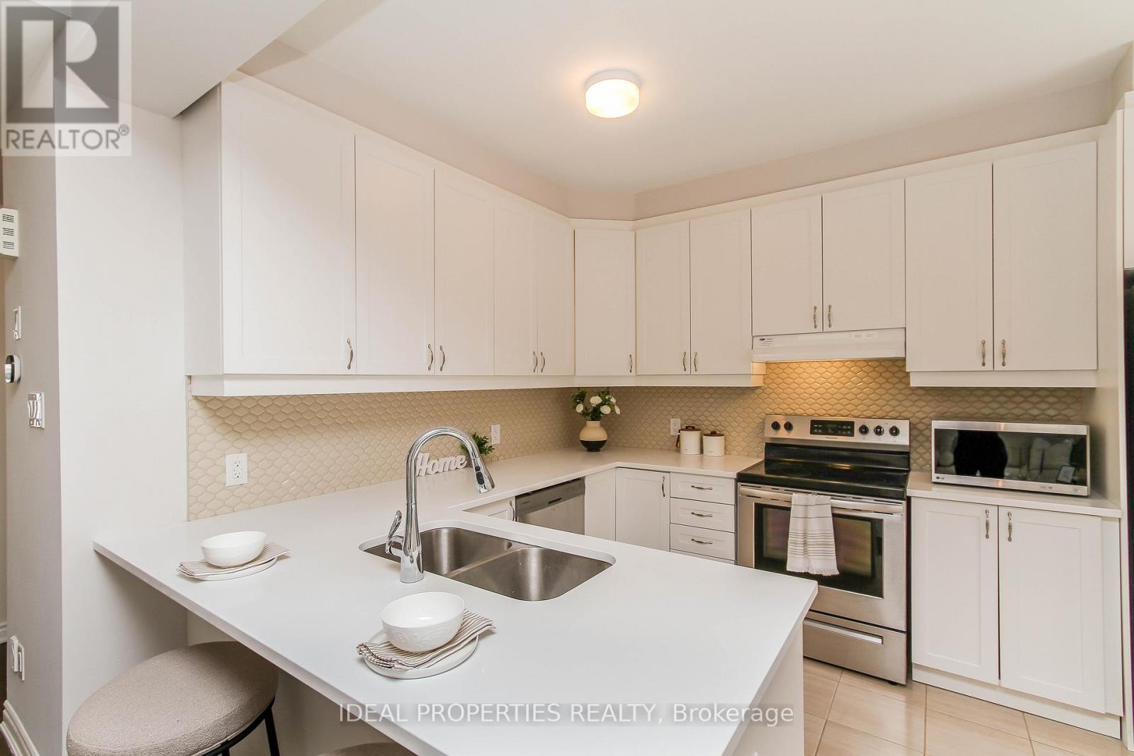 703 Derreen Avenue, Ottawa, Ontario  K2S 2Z2 - Photo 17 - X12885294