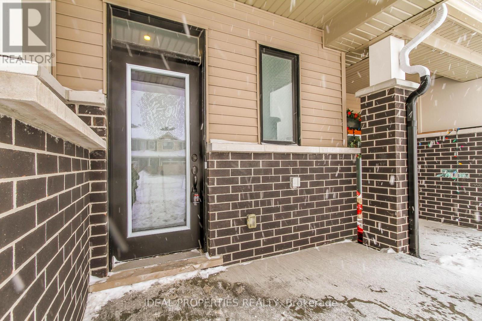 703 Derreen Avenue, Ottawa, Ontario  K2S 2Z2 - Photo 2 - X12885294