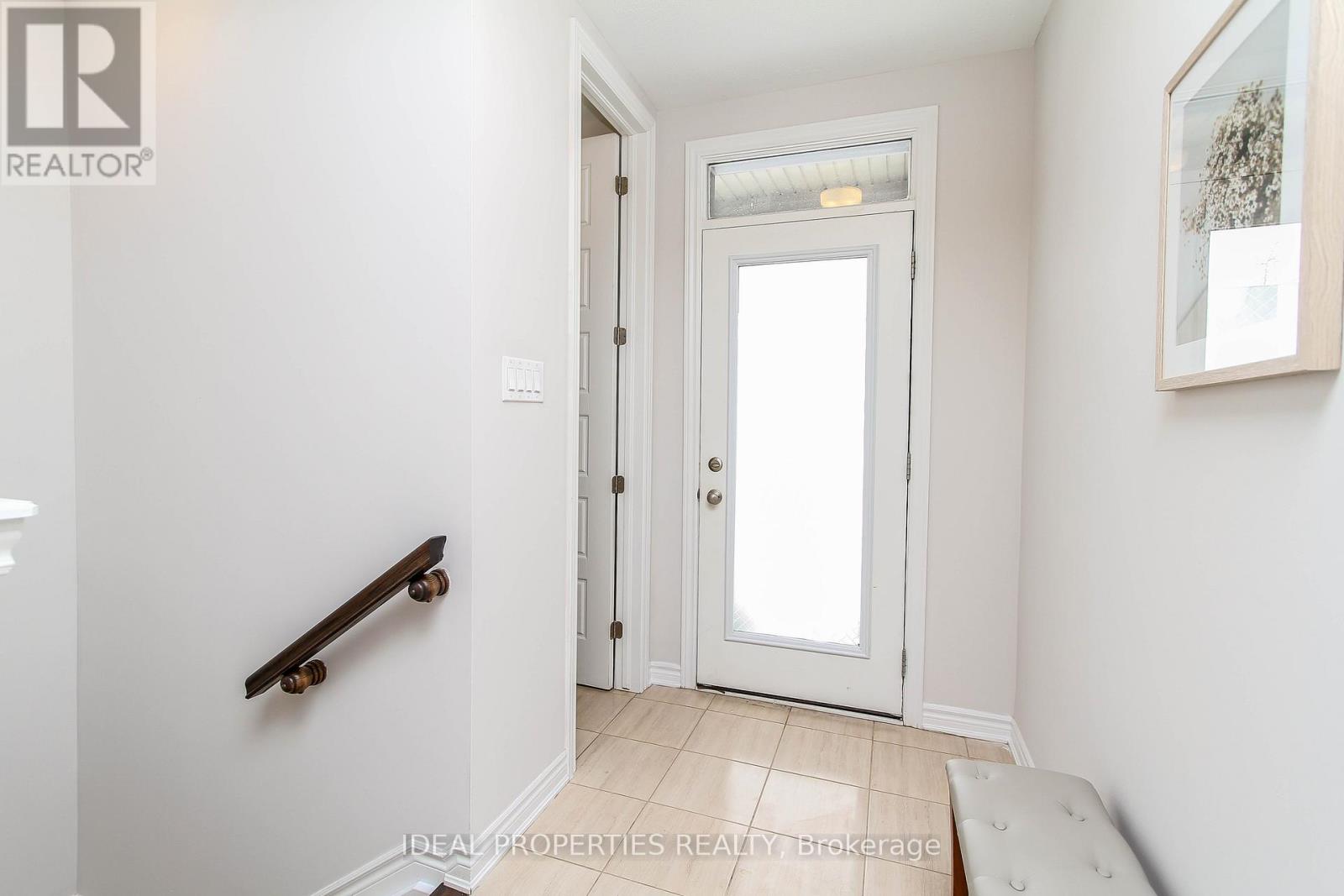 703 Derreen Avenue, Ottawa, Ontario  K2S 2Z2 - Photo 4 - X12885294