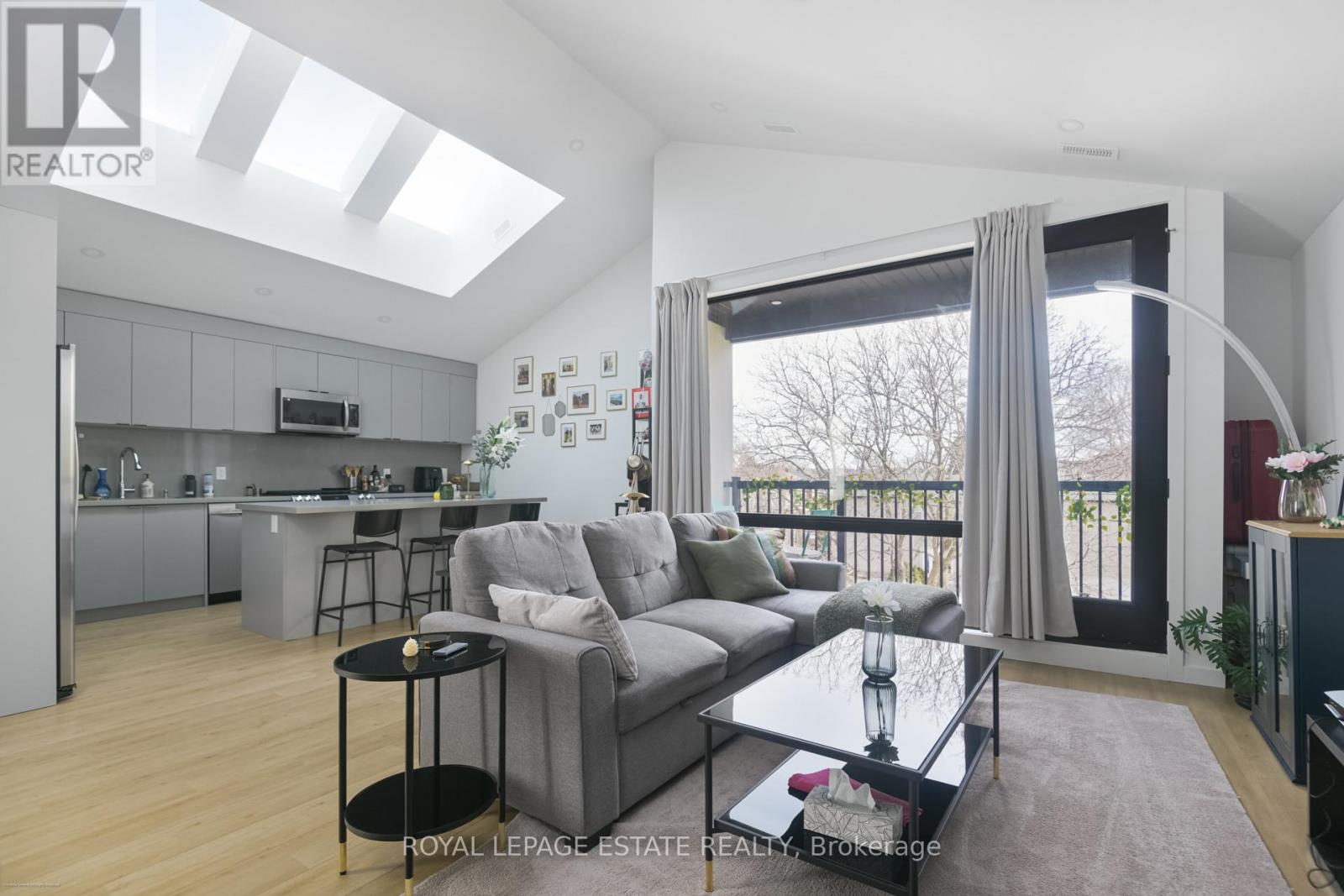 Third Floor - 506 Scarborough Road, Toronto, Ontario  M4E 3N2 - Photo 2 - E12885298