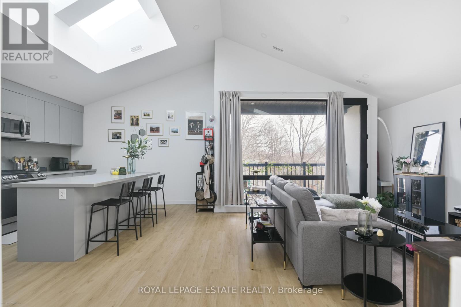 Third Floor - 506 Scarborough Road, Toronto, Ontario  M4E 3N2 - Photo 3 - E12885298