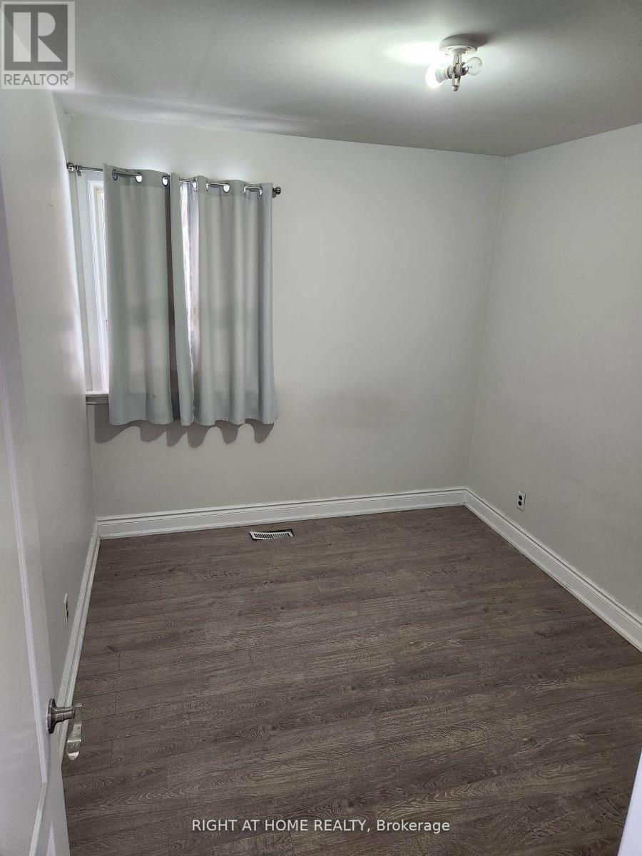 (Upper) - 4 Stanley Court, Brampton, Ontario L6Y 2A9 - Photo 10 - W12885296