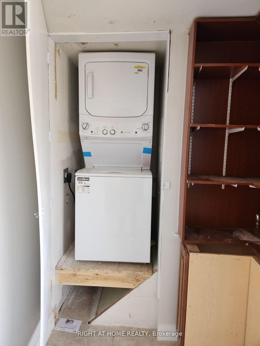 (Upper) - 4 Stanley Court, Brampton, Ontario L6Y 2A9 - Photo 12 - W12885296