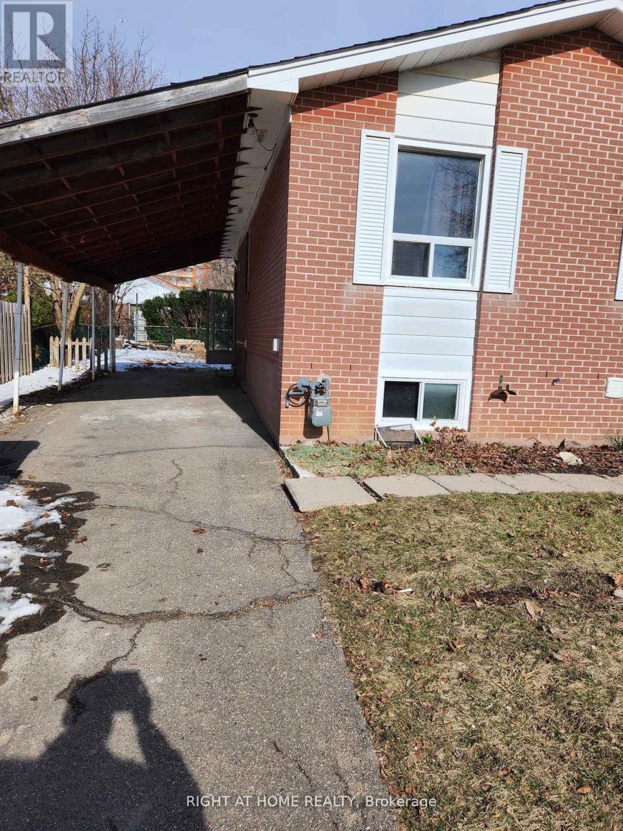 (Upper) - 4 Stanley Court, Brampton, Ontario L6Y 2A9 - Photo 2 - W12885296