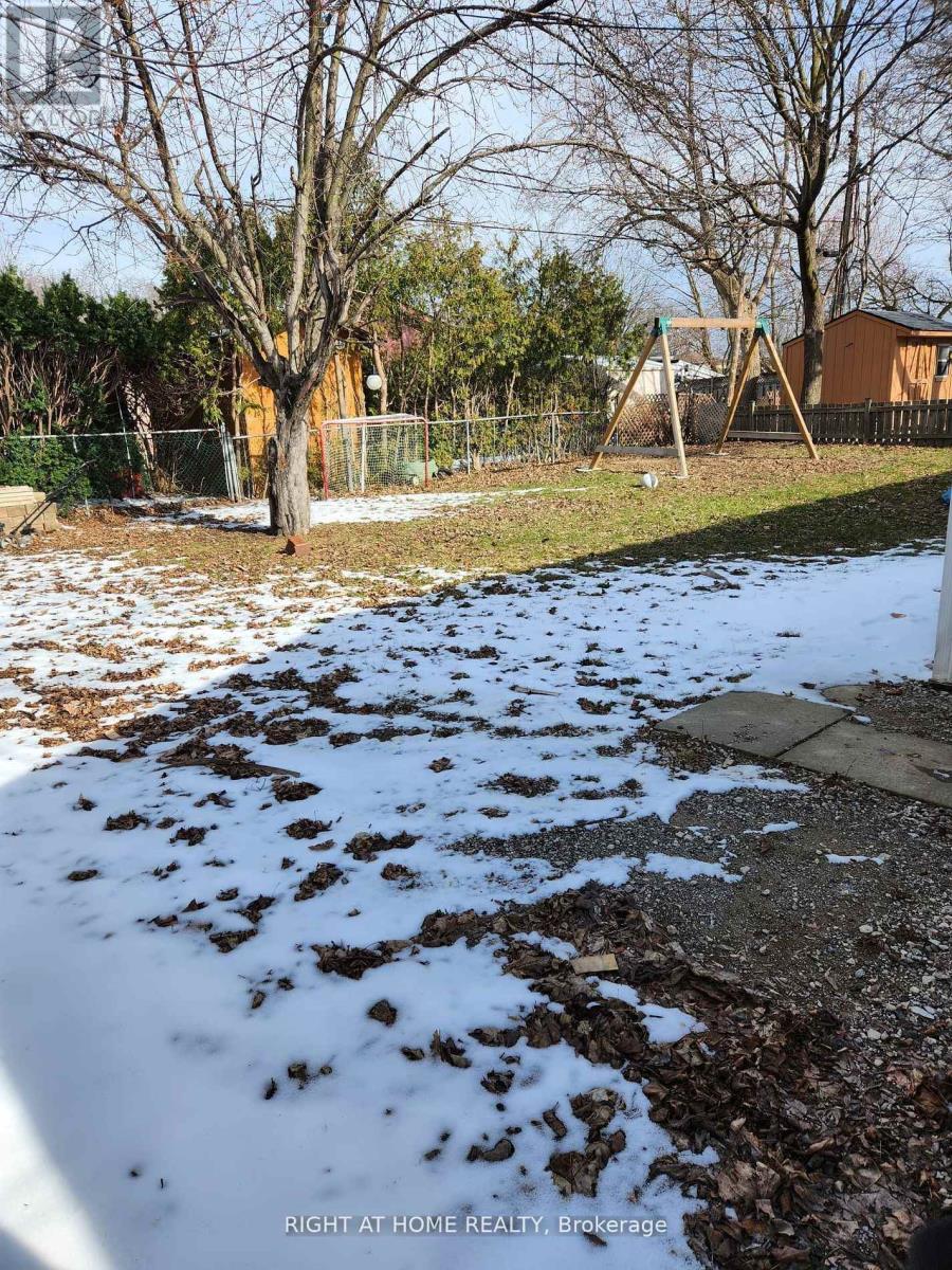 (Upper) - 4 Stanley Court, Brampton, Ontario L6Y 2A9 - Photo 5 - W12885296