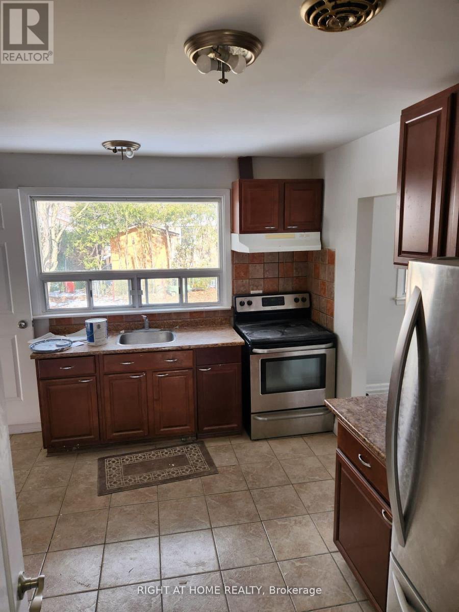 (Upper) - 4 Stanley Court, Brampton, Ontario L6Y 2A9 - Photo 6 - W12885296