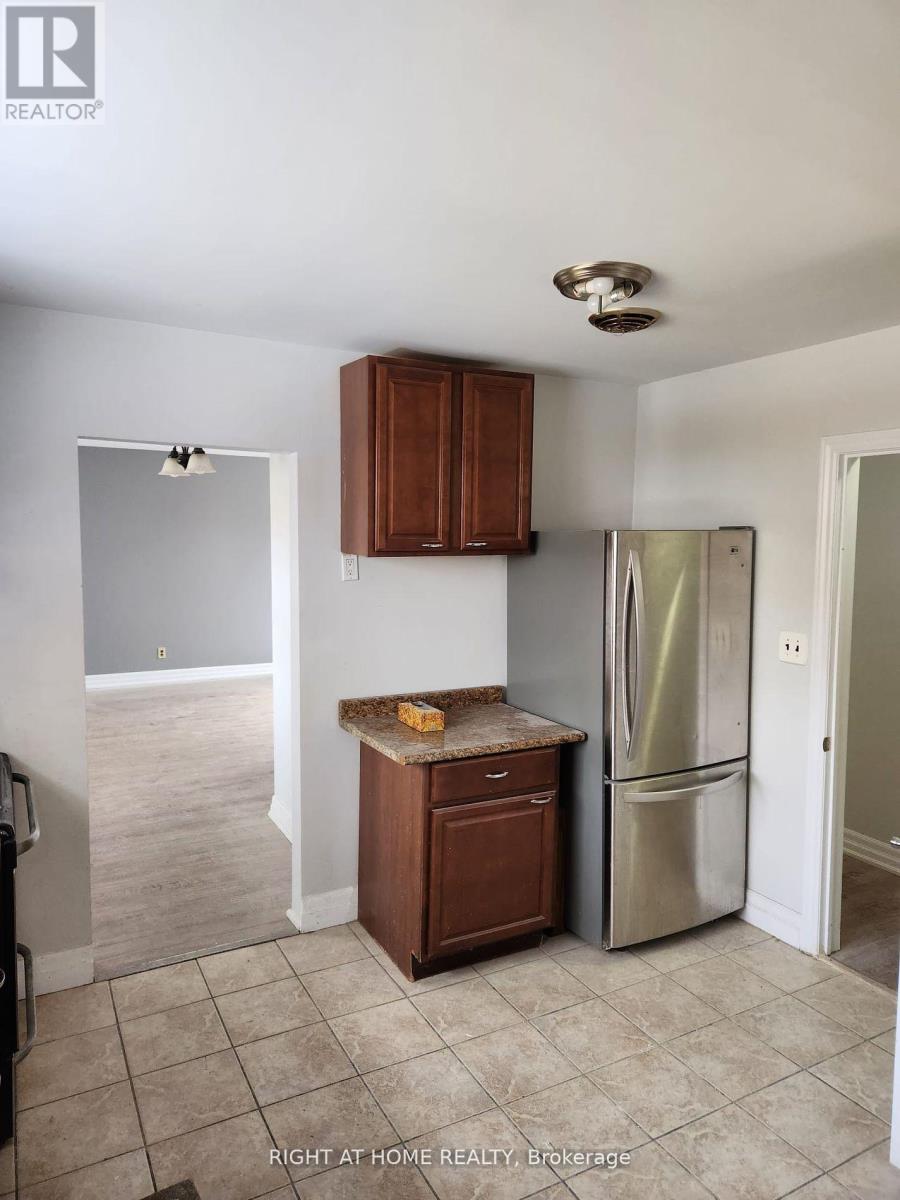 (Upper) - 4 Stanley Court, Brampton, Ontario L6Y 2A9 - Photo 7 - W12885296