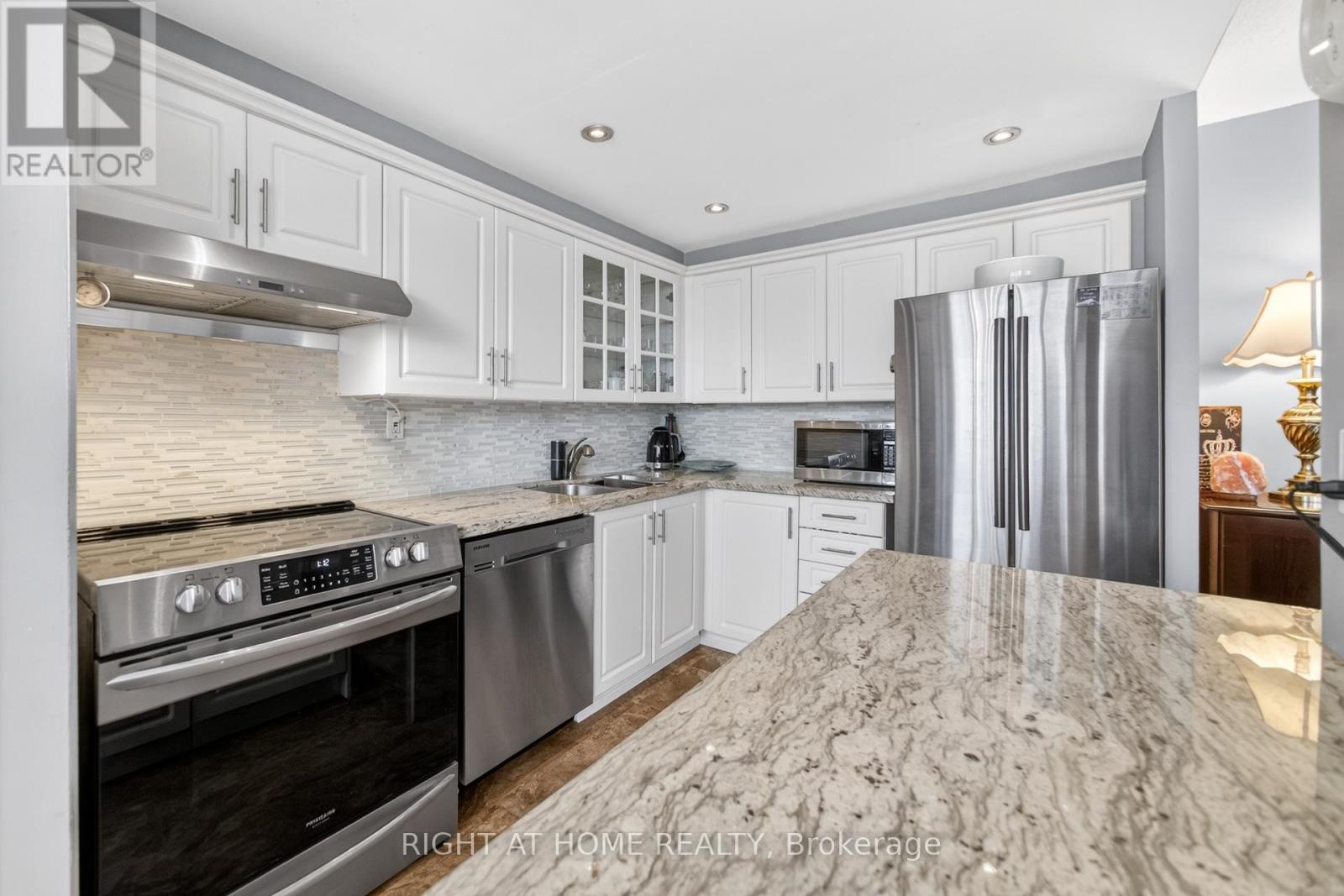 610 - 3590 Kaneff Crescent, Mississauga, Ontario  L5A 3X3 - Photo 13 - W12885300