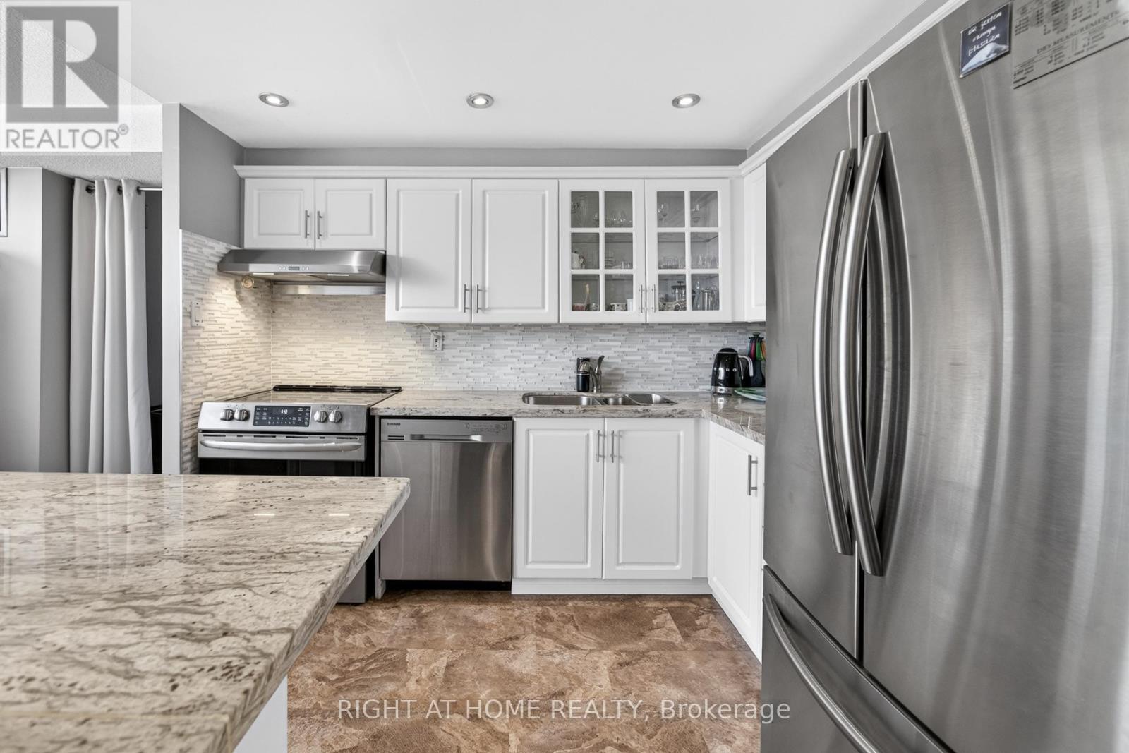 610 - 3590 Kaneff Crescent, Mississauga, Ontario  L5A 3X3 - Photo 15 - W12885300