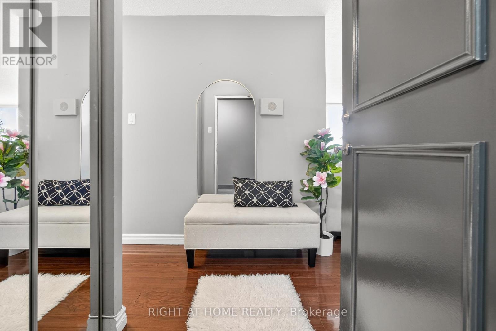 610 - 3590 Kaneff Crescent, Mississauga, Ontario  L5A 3X3 - Photo 5 - W12885300