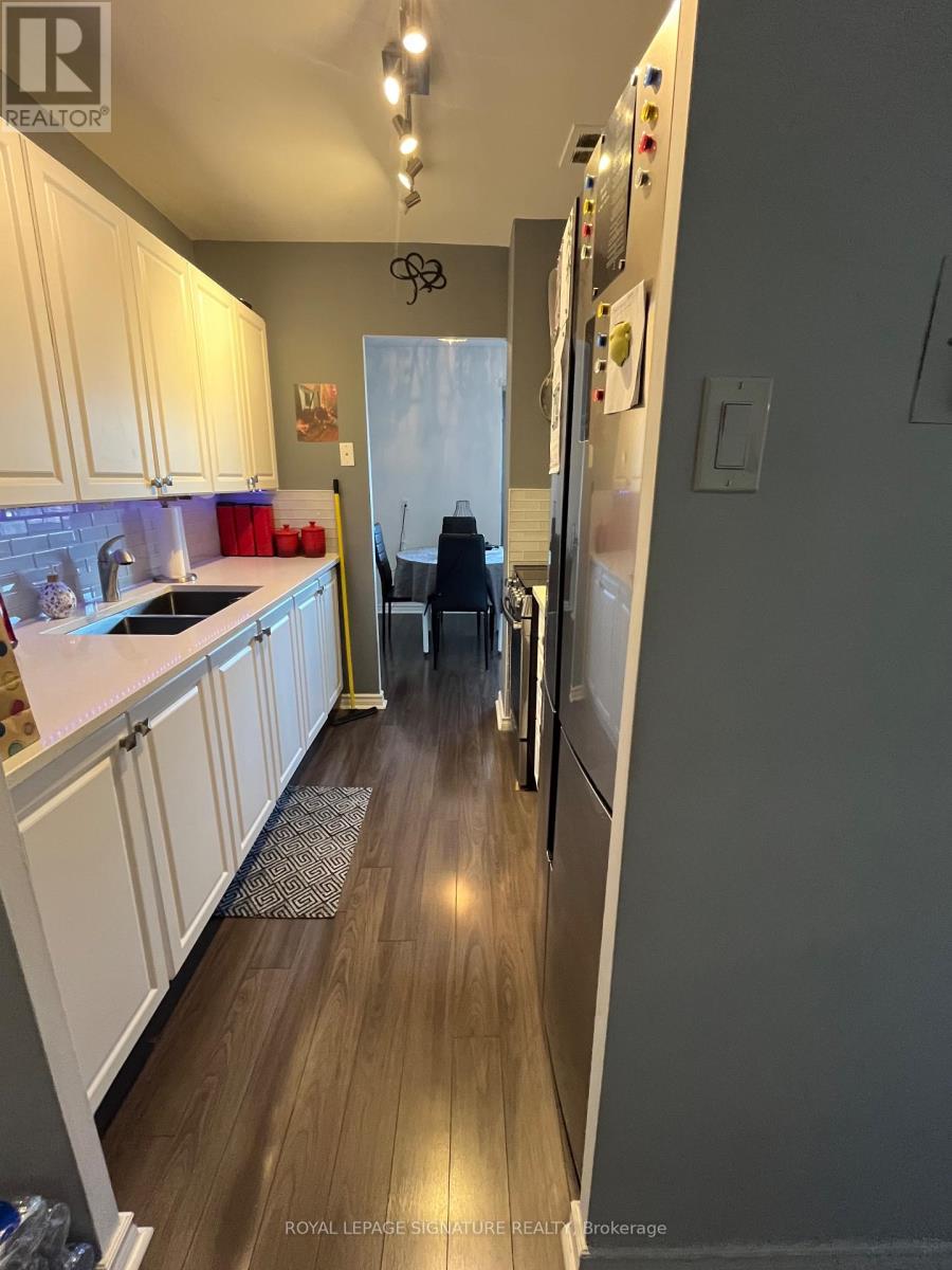 303 - 2485 Woking Crescent, Mississauga, Ontario  L5K 1Z6 - Photo 2 - W12885316