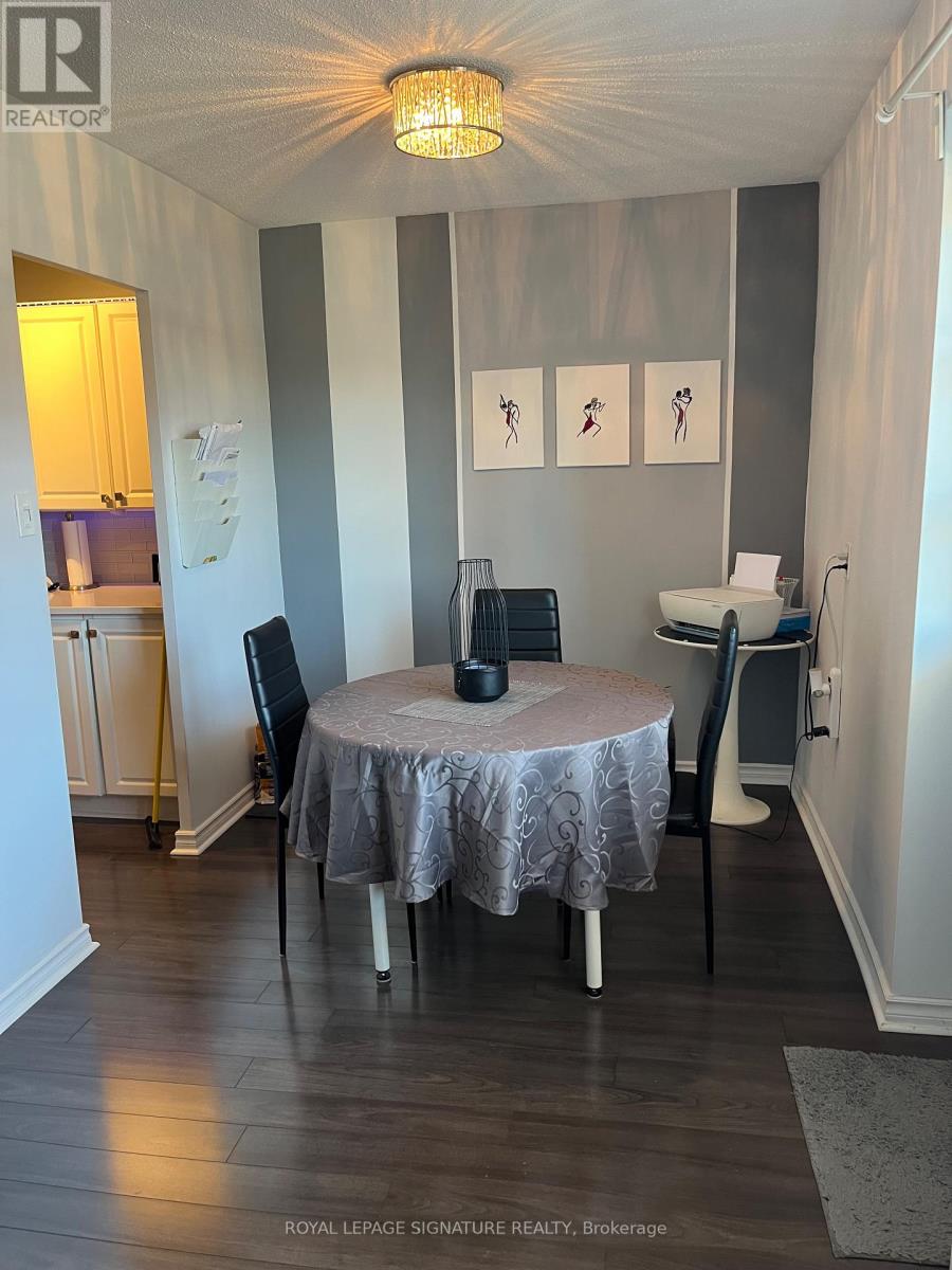 303 - 2485 Woking Crescent, Mississauga, Ontario  L5K 1Z6 - Photo 4 - W12885316